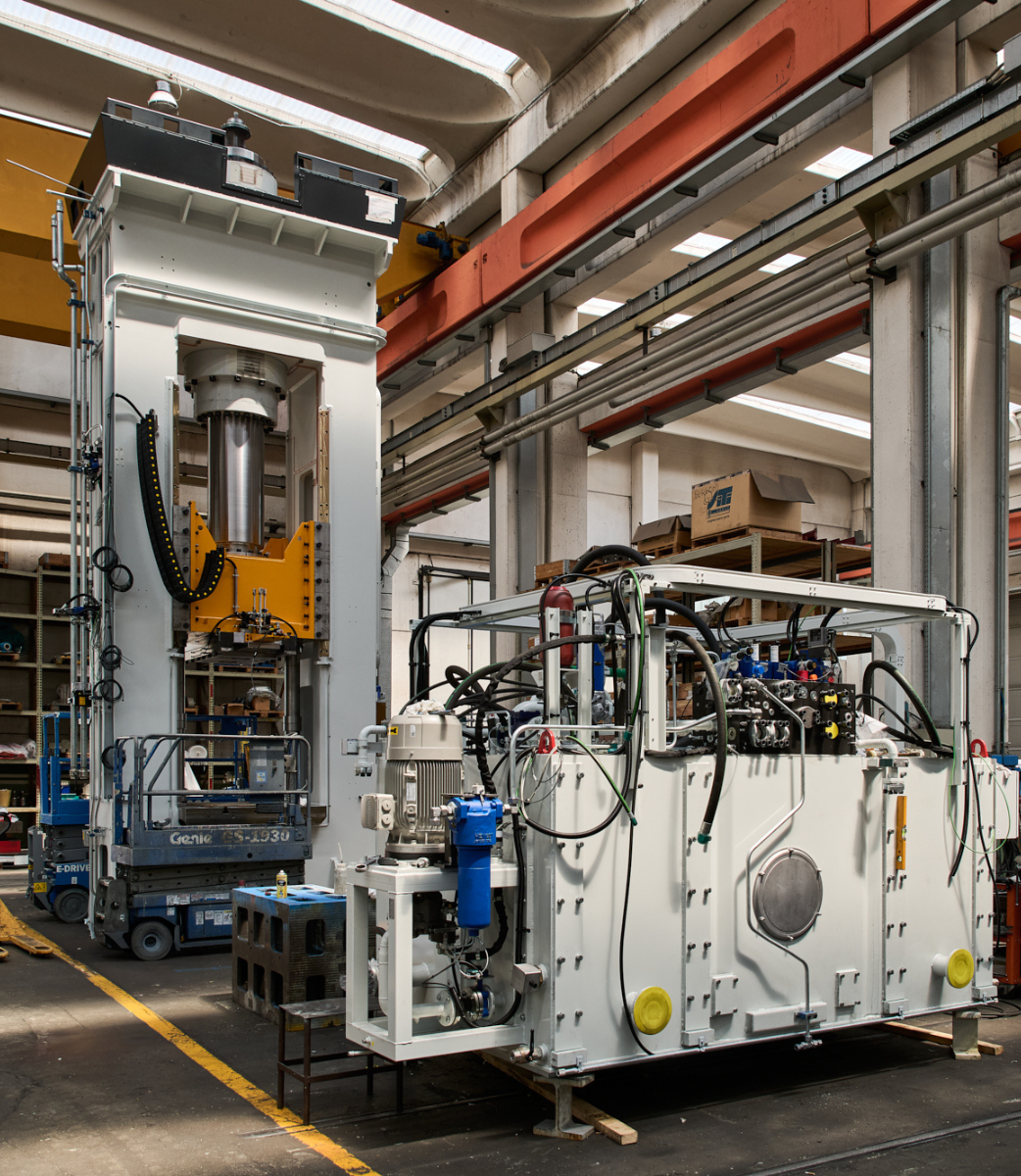 Pressa per stampaggio a caldo di acciaio